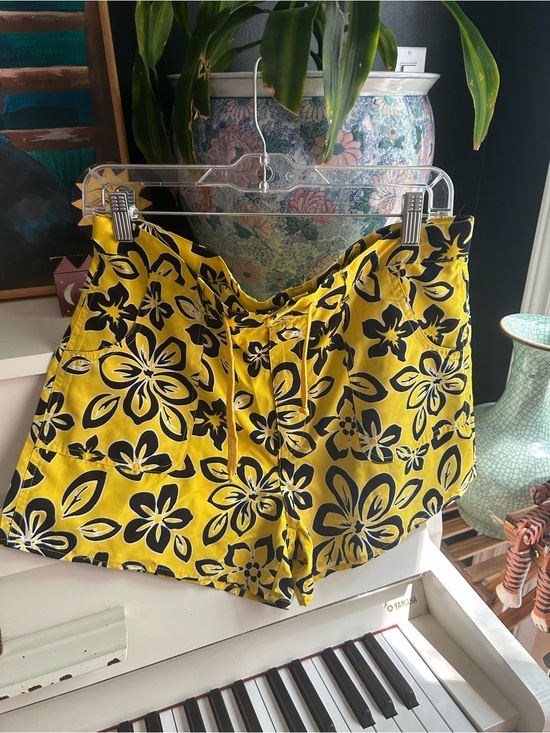 DKR & CO Pants - WWomen's Yellow Floral Bermuda Shorts with Black Print
